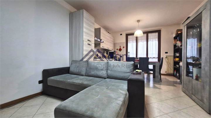 AMPIO 2 LOCALI CON CANTINA E BOX GIA' AFFITTATO!