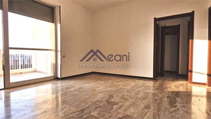 4 LOCALI DI 141 MQ.CON TERRAZZO E CANTINA!