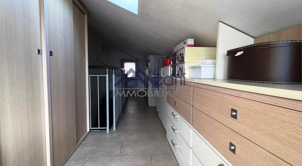  RIPOSTIGLIO PIANO SOTTOTETTO