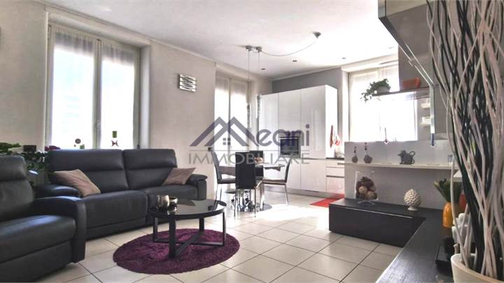 3 LOCALI RISTRUTTURATO CON BALCONE E CANTINA