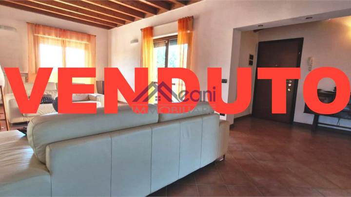VENDUTO - 4 LOCALI IN VILLA CON TRAVI A VISTA, TERRAZZO, CANTINA E BOX