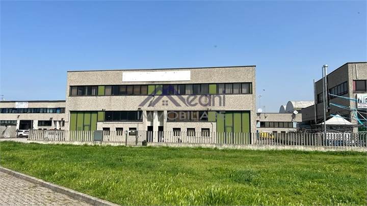 CAPANNONE COMMERCIALE 500 MQ. E 340 MQ. UFFICI
